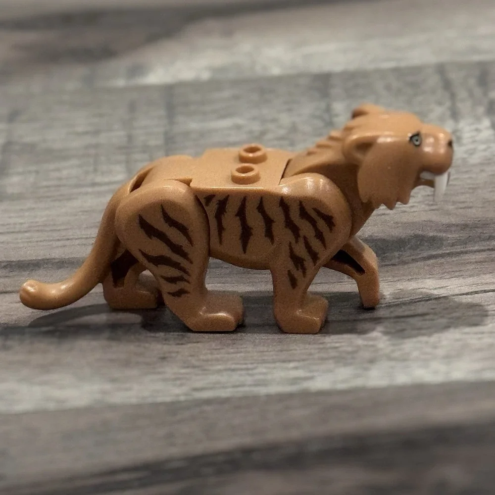 LEGO Sabre Tooth Tiger Authentic Minifigure City 60193 Arctic Saber Tooth Figure